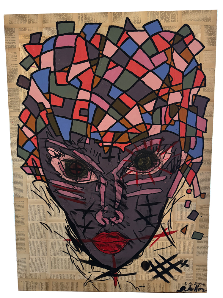 Großformatiges Urban-Pop-Art-Gemälde im Hochformat auf einer Schrankrückwand, die vollständig mit vergilbten Buchseiten beklebt ist. Es zeigt ein expressives, dunkles Gesicht mit roten Lippen und großen Augen, das von einer gewaltigen, mosaikartigen Haarpracht aus bunten, geometrischen Farbfeldern in Pink, Blau, Rot und Grün gekrönt wird.